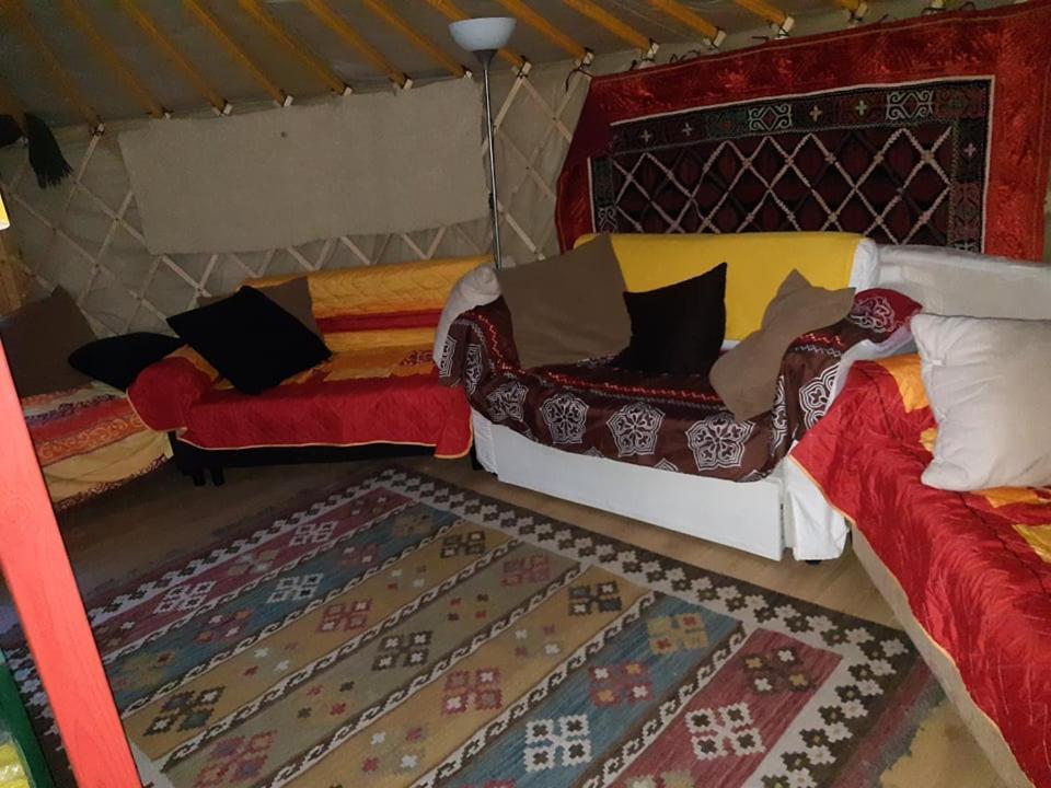 Отель Jurta Az Erdo Mellett Dezsaval-Keresz-Tanya Пилиссенткерест Экстерьер фото